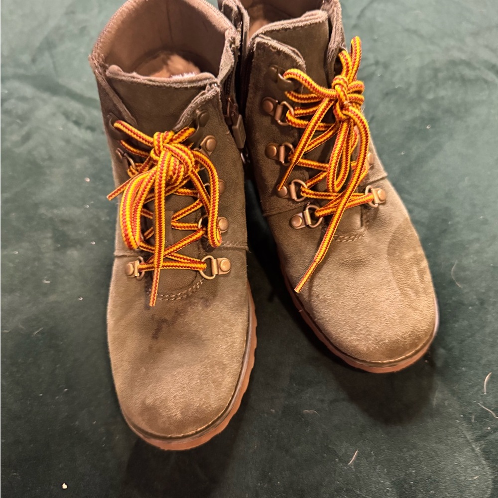 Girls suede girl boots size 1
